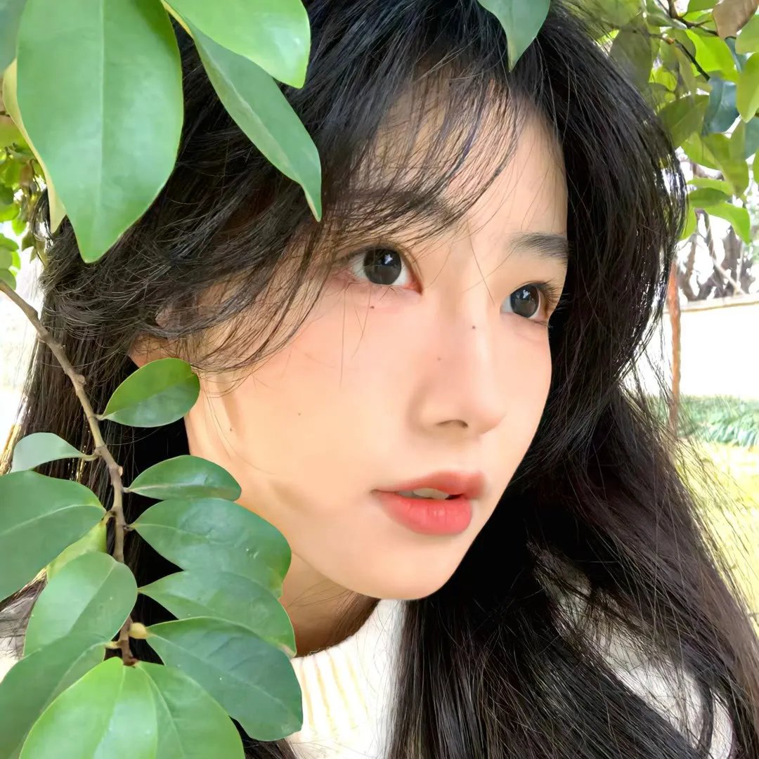 一位站立的人